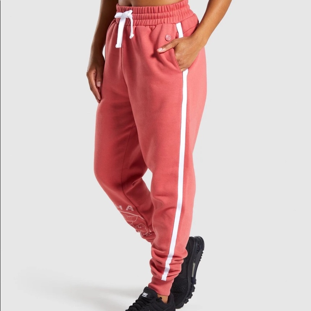 - Gymshark legacy joggers brick red, large